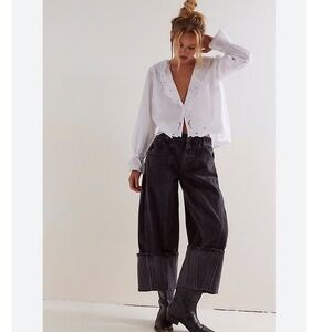 Free People Olsen Cuffed Crop Barrel Jeans We The Free Taper Barrel- Black
NWOT